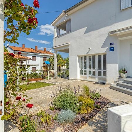 Apartments Hrestak Πόρετς Εξωτερικό φωτογραφία